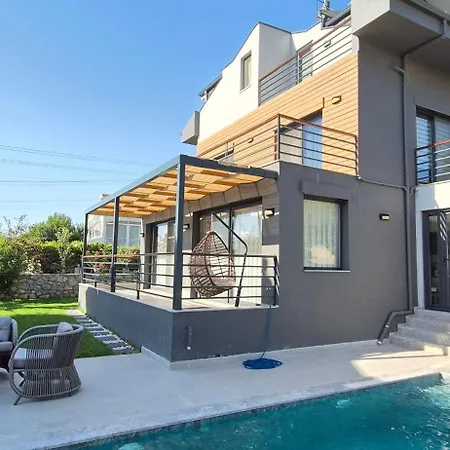 Enjoy A Vacation In Luxury With Swimming Pool Likya Milay فيلة